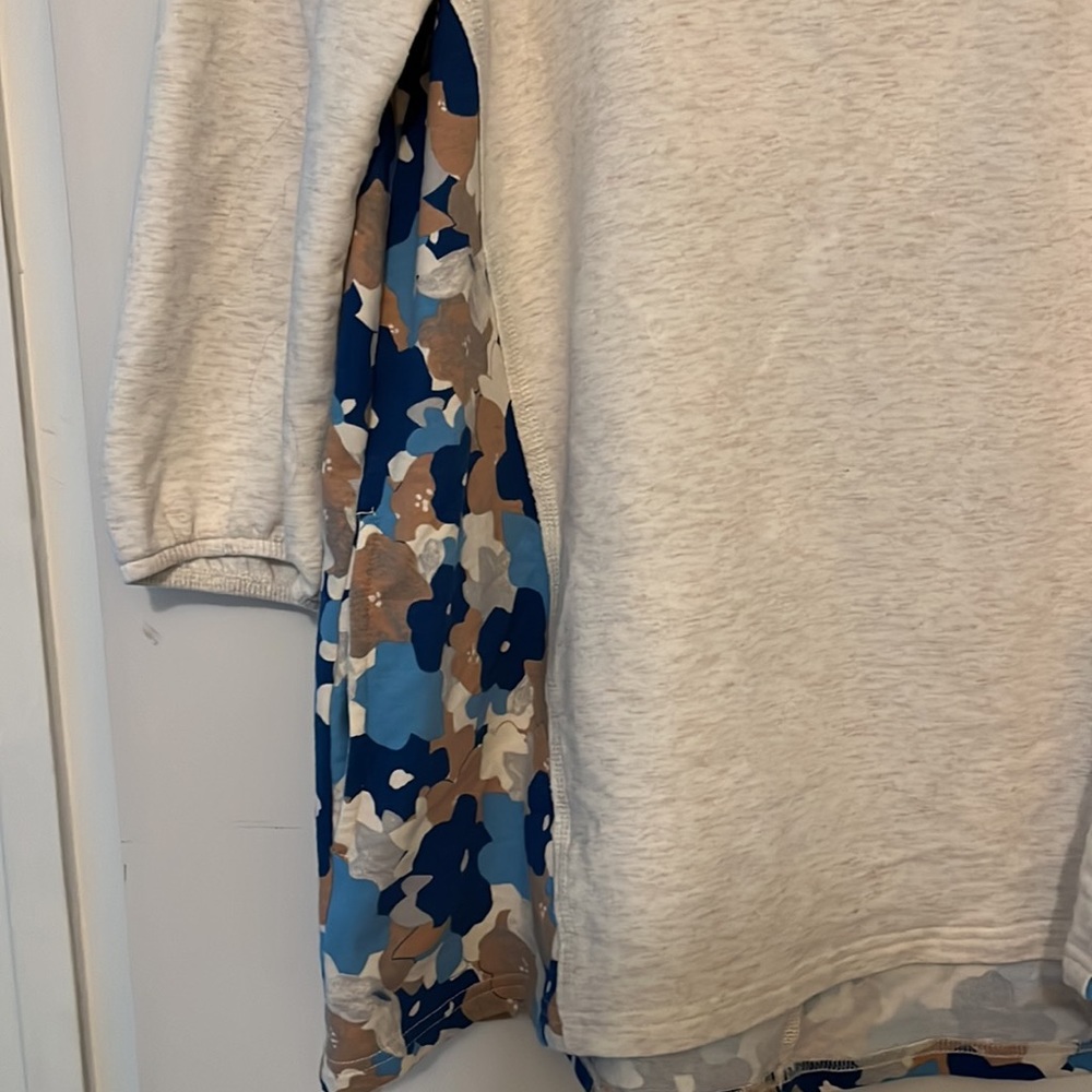 This shirt has pockets!!!!! - Picture 3 of 7